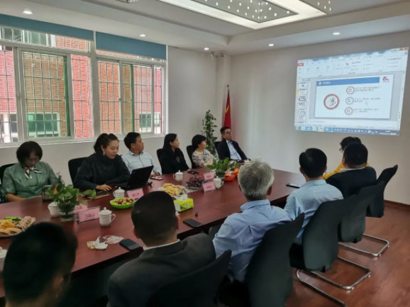 情暖永新昌丨熱烈歡迎廈門總商會舉辦的哈工大會長班同學(xué)光臨廈門永新昌參觀指導(dǎo)。