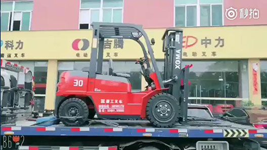 走起 | 臺(tái)風(fēng)天鴿還是阻擋不了我們銷售叉車的熱情