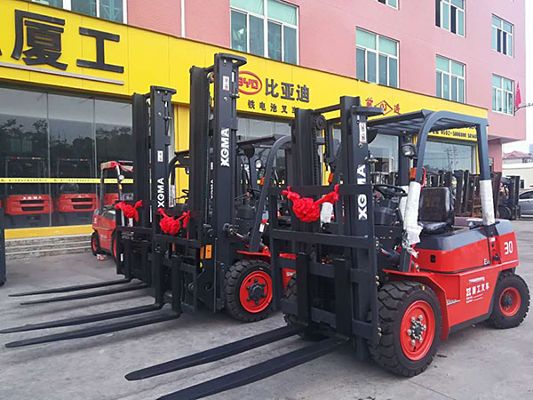 永新昌團(tuán)隊再創(chuàng)佳績 廈工叉車銷售連發(fā)三臺