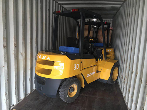 廈門叉車公司，訂制一批廈工叉車裝柜出口非洲